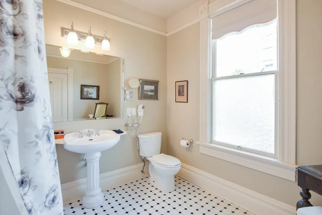 O Canada House Bed & Breakfast Vancouver